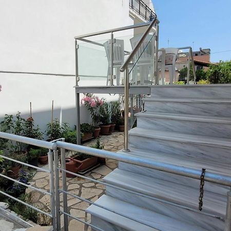 Family Apartment Derveni Bagian luar foto