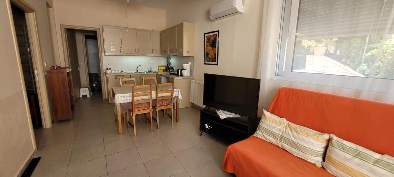 Family Apartment Derveni Bagian luar foto